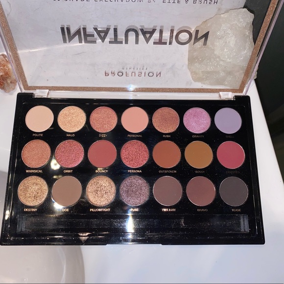 Infatuation by Profusion eyeshadow palette - Picture 4 of 7